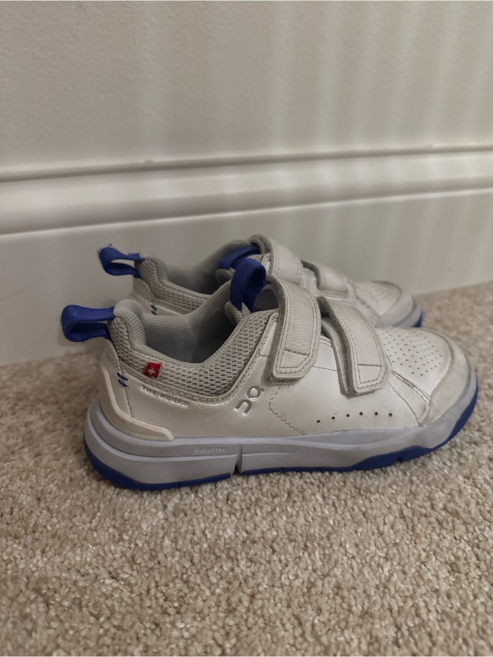 Kids On Cloud shoe: The Roger, White/Indigo